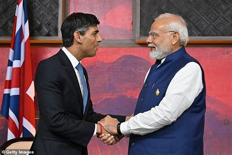 Rishi Sunak flies to India for G20 summit with post-Brexit trade deal in sight